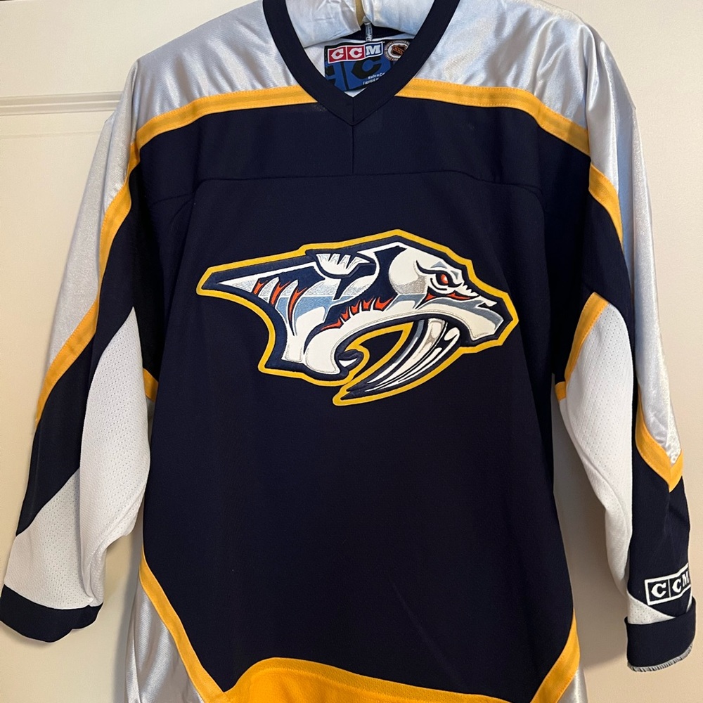 Nashville Predators Retro Authentic CCM Jersey Men Size Medium